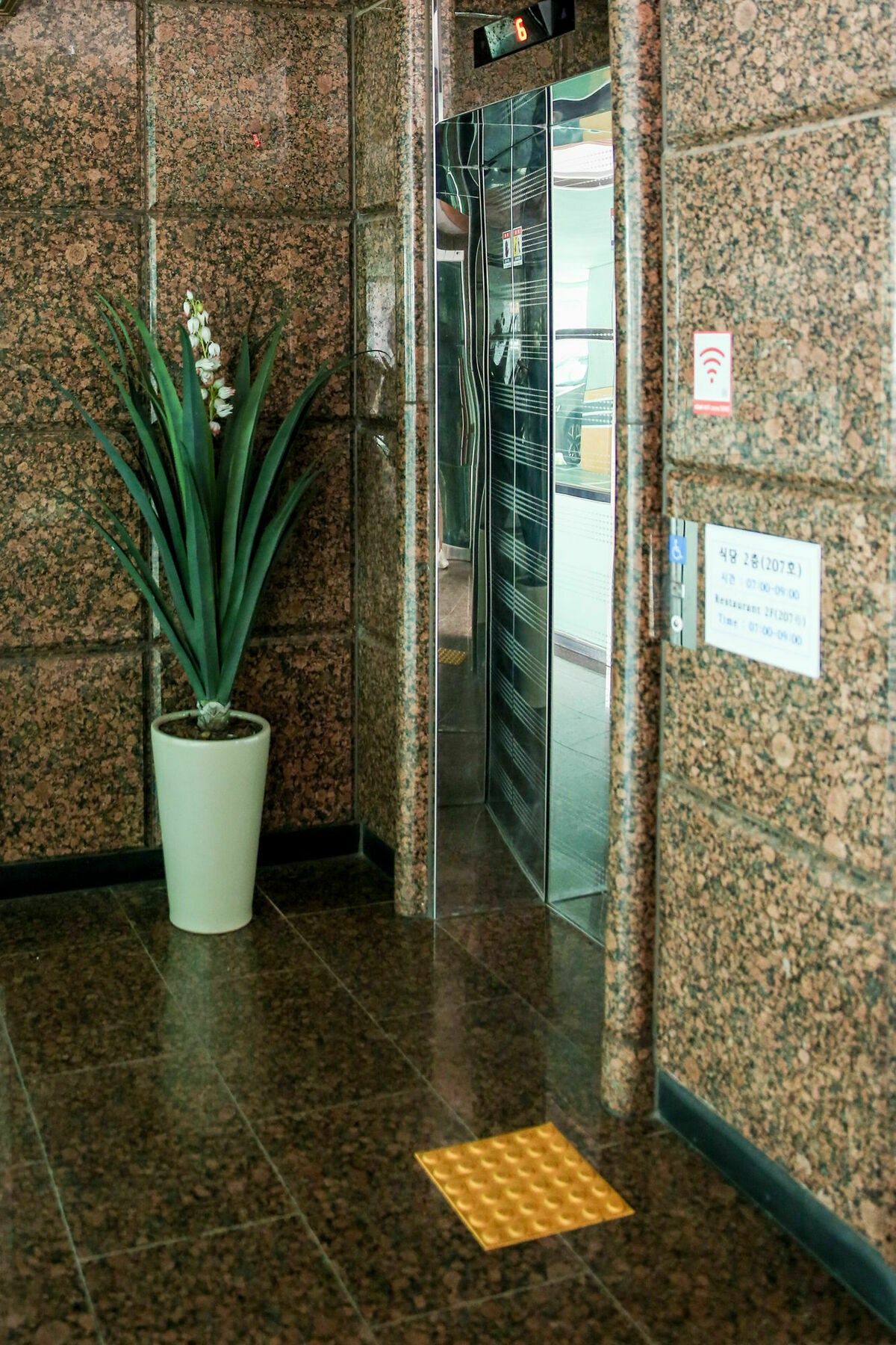 Hillstay Residence Hotel Gumi Exterior foto